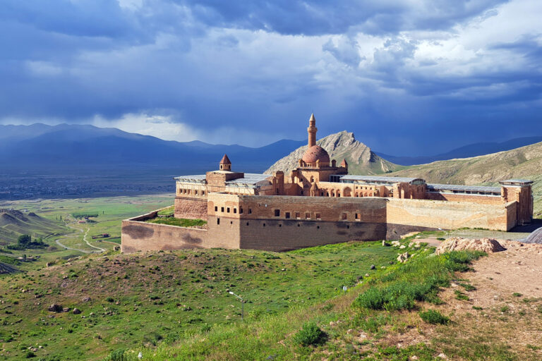 Ishak Paşa, Ararat, Arche Noah, heisses Wasser
